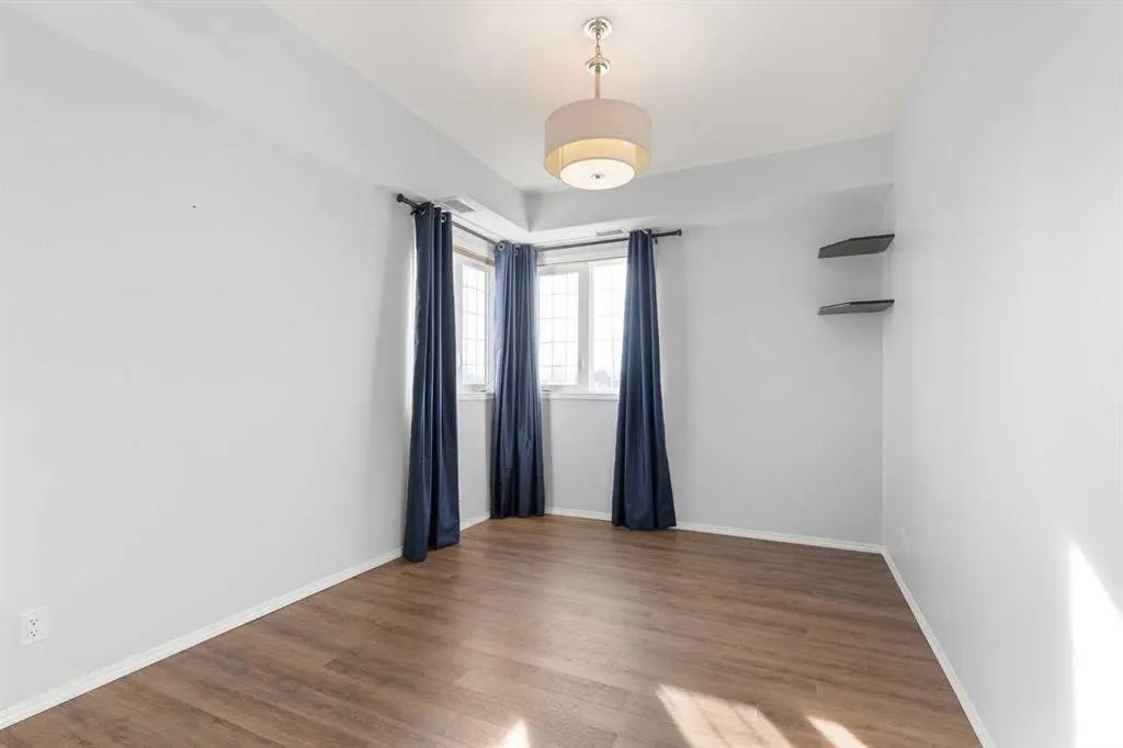 105 Main Street S #208