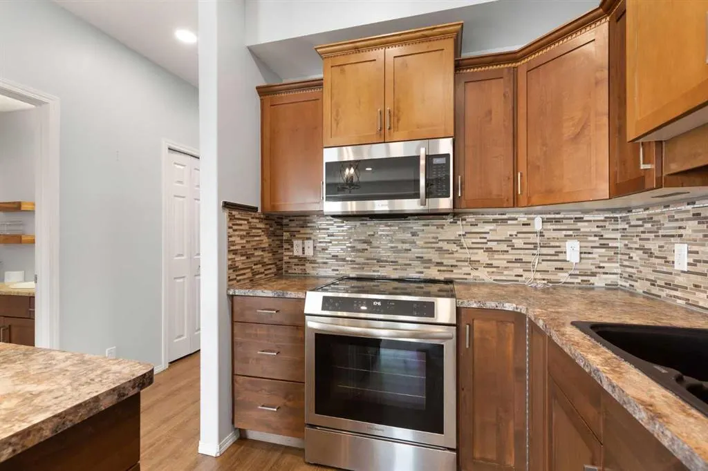 105 Main Street S #208