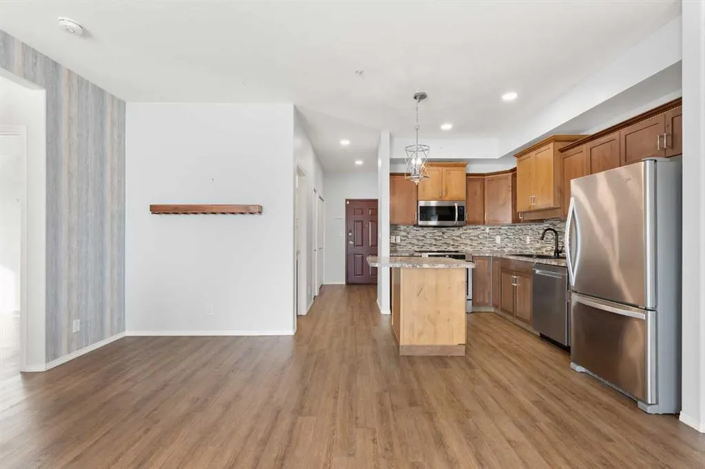 105 Main Street S #208
