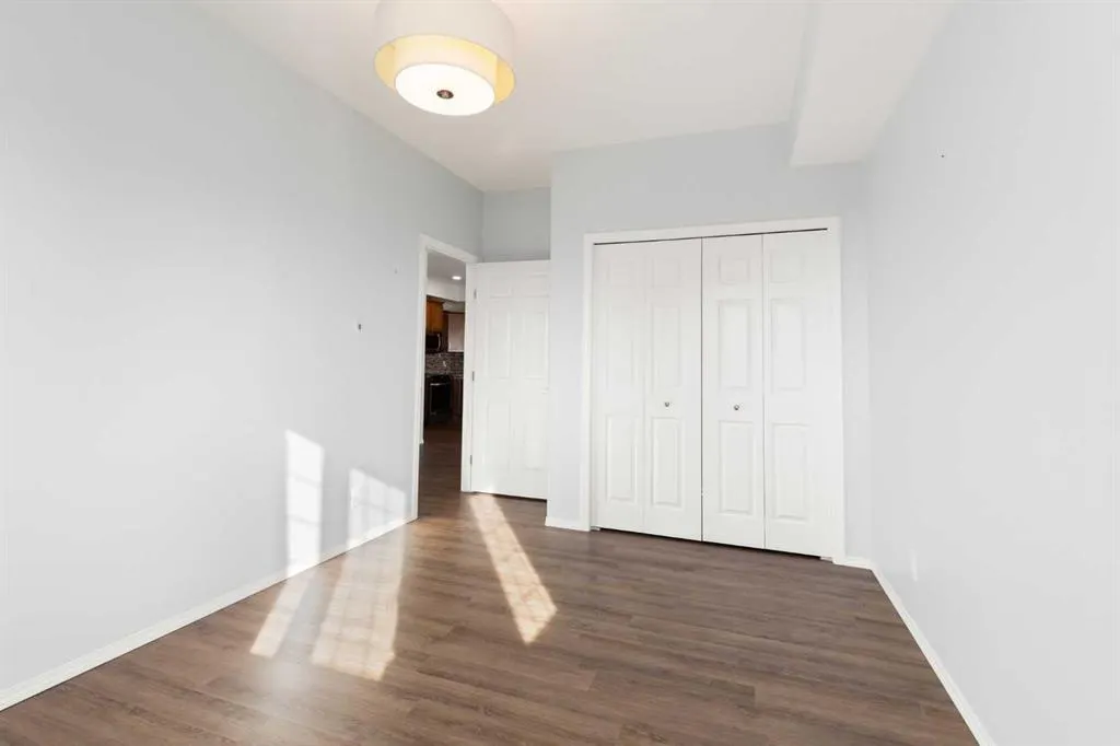105 Main Street S #208