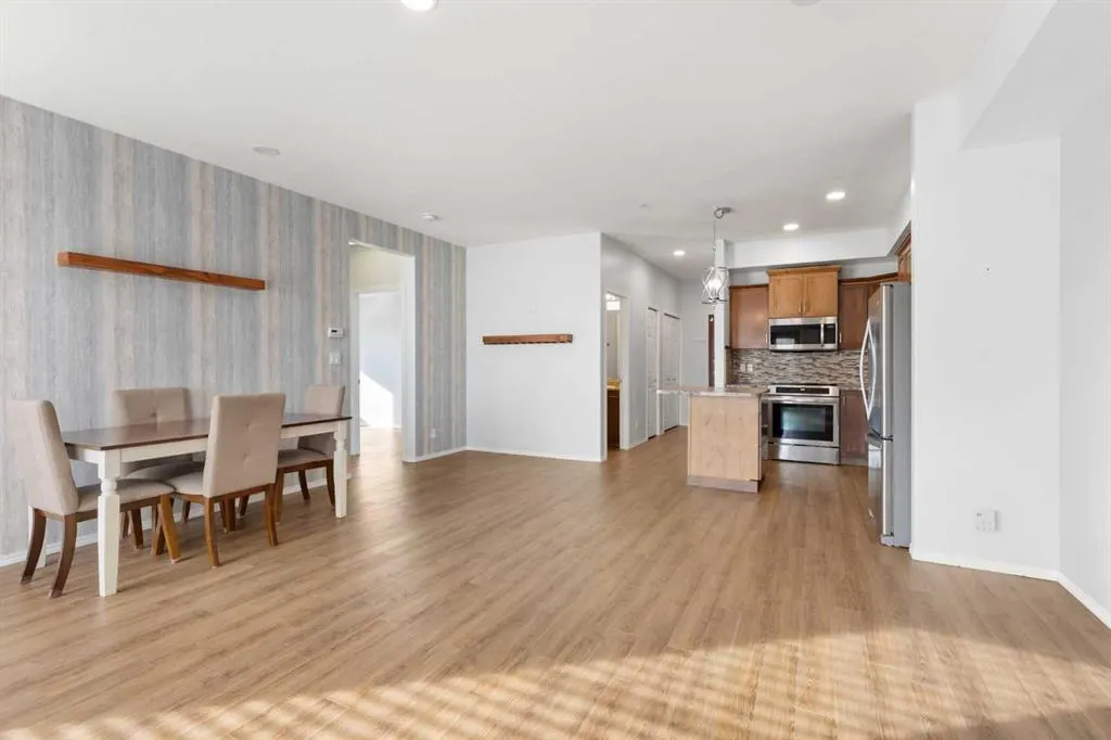 105 Main Street S #208