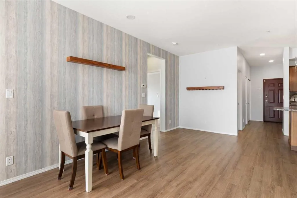 105 Main Street S #208