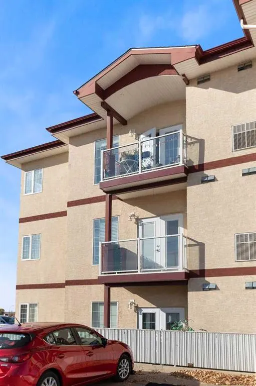 105 Main Street S #208
