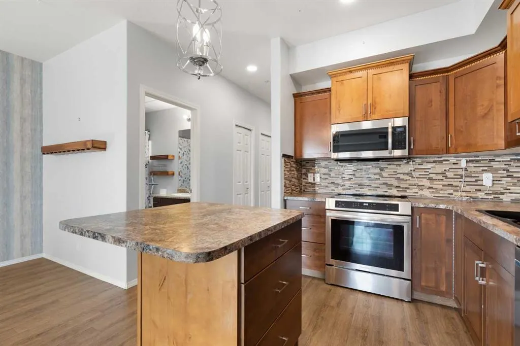 105 Main Street S #208