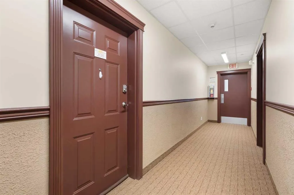 105 Main Street S #208
