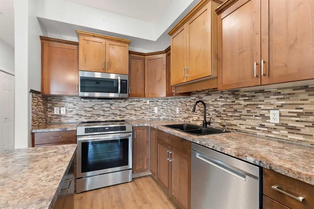 105 Main Street S #208