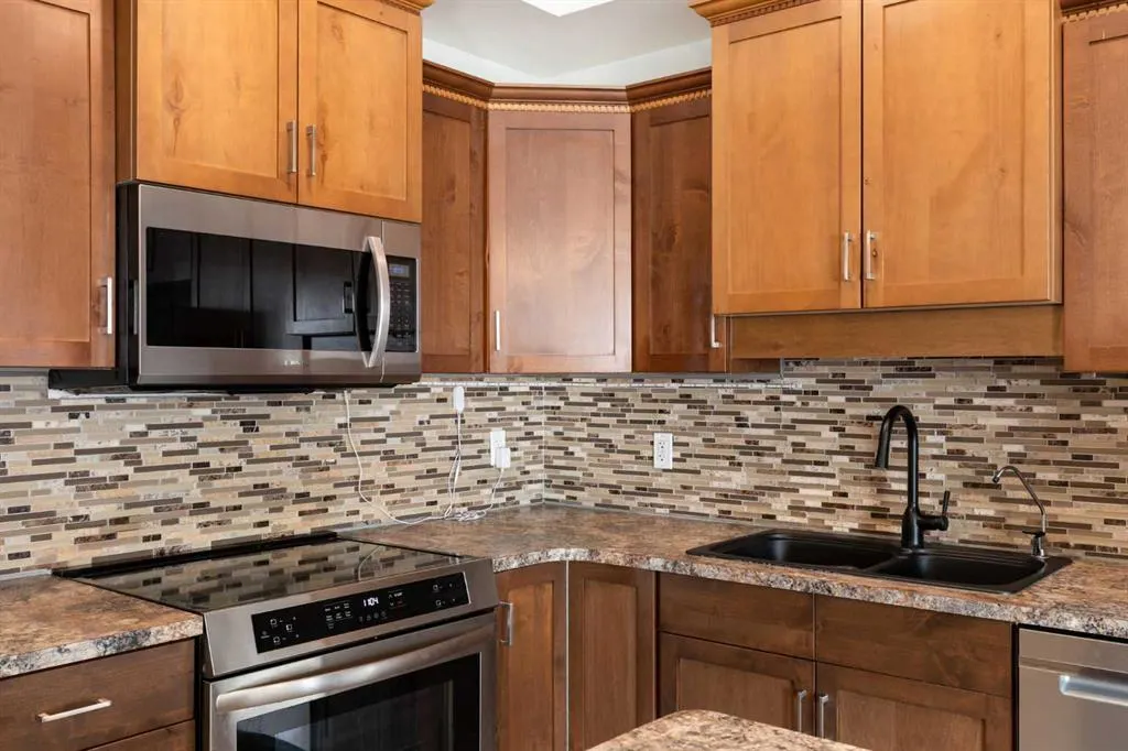 105 Main Street S #208