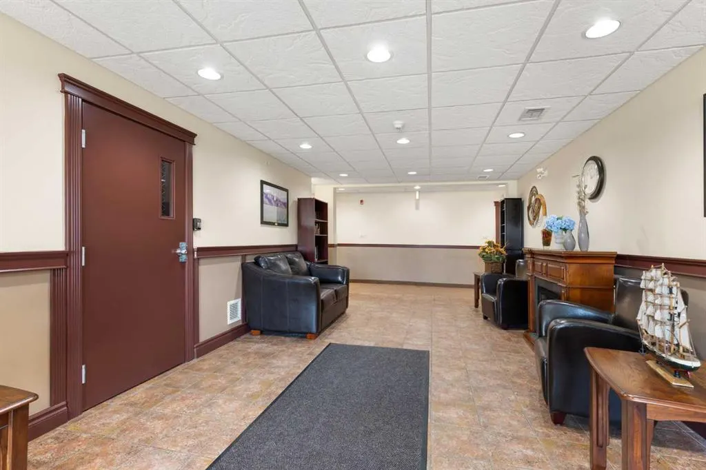 105 Main Street S #208