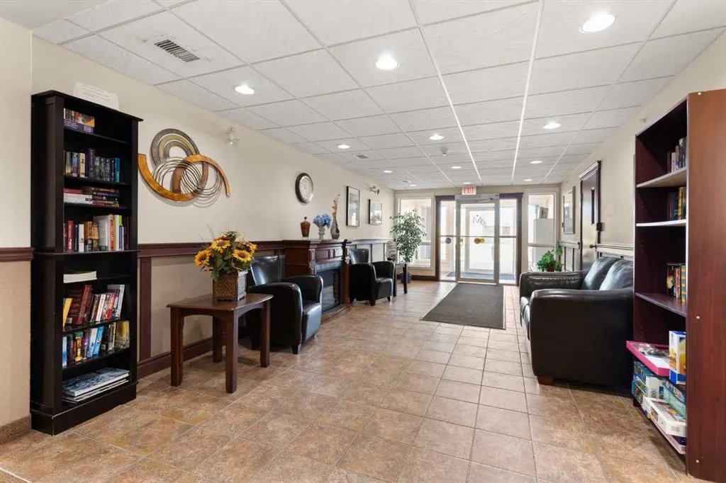 105 Main Street S #208
