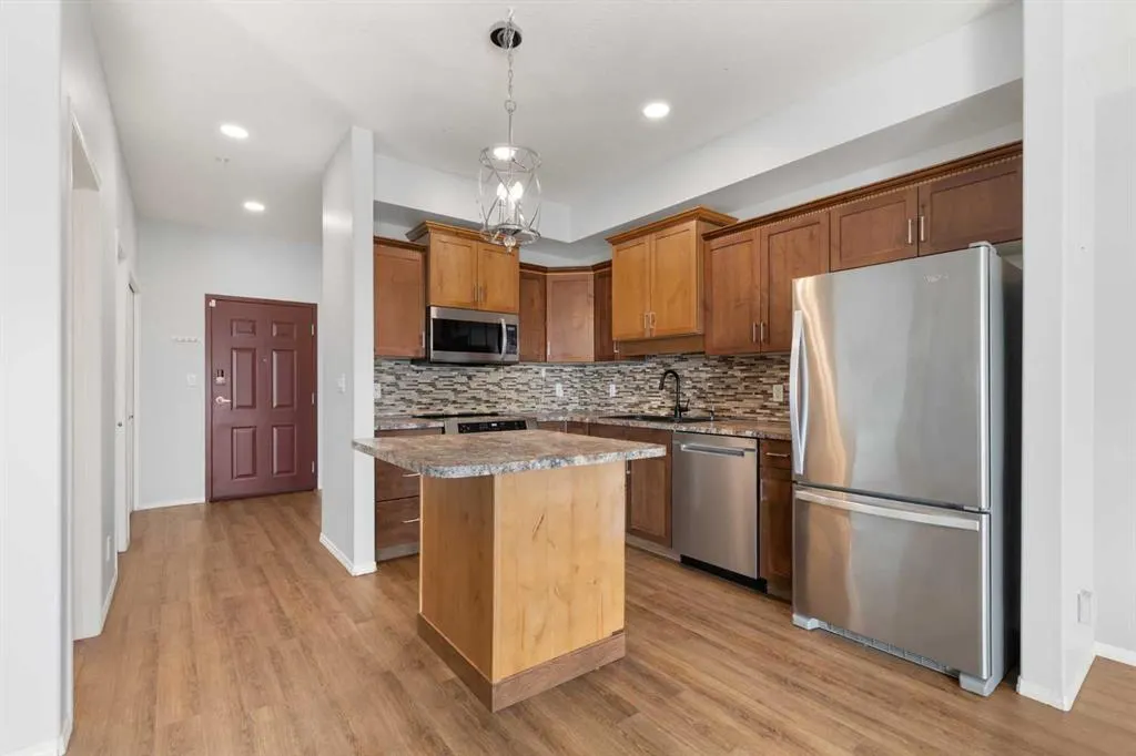 105 Main Street S #208
