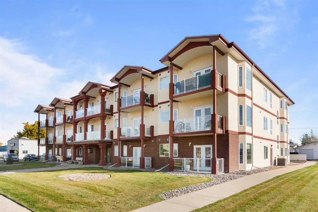105 Main Street S #208
