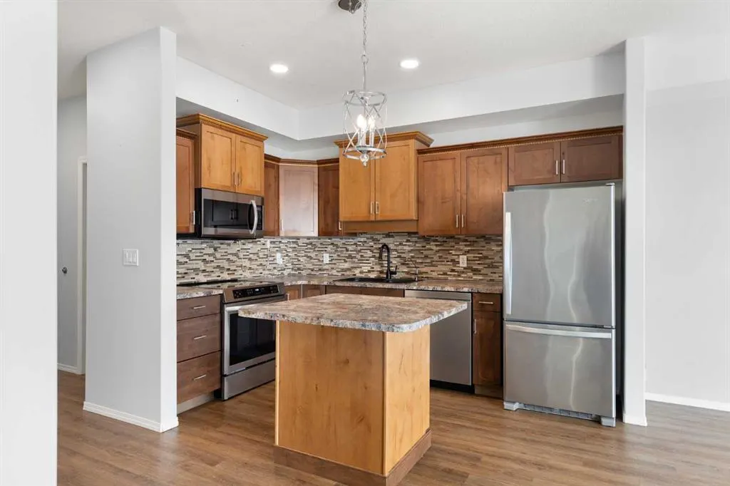 105 Main Street S #208