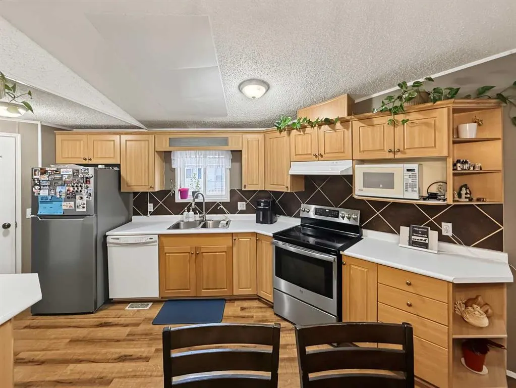 10613 101 Ave