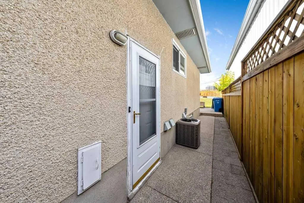 218A Allan Crescent SE