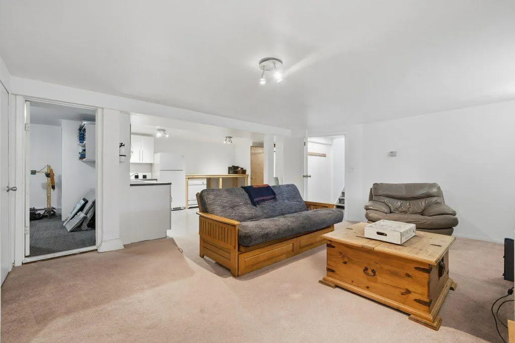 3239 Kenmare Crescent SW