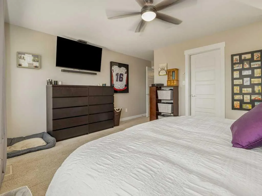 386 Moonlight Way W