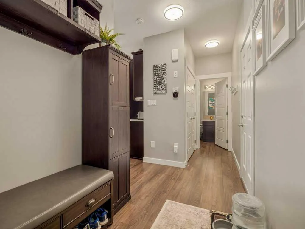 386 Moonlight Way W
