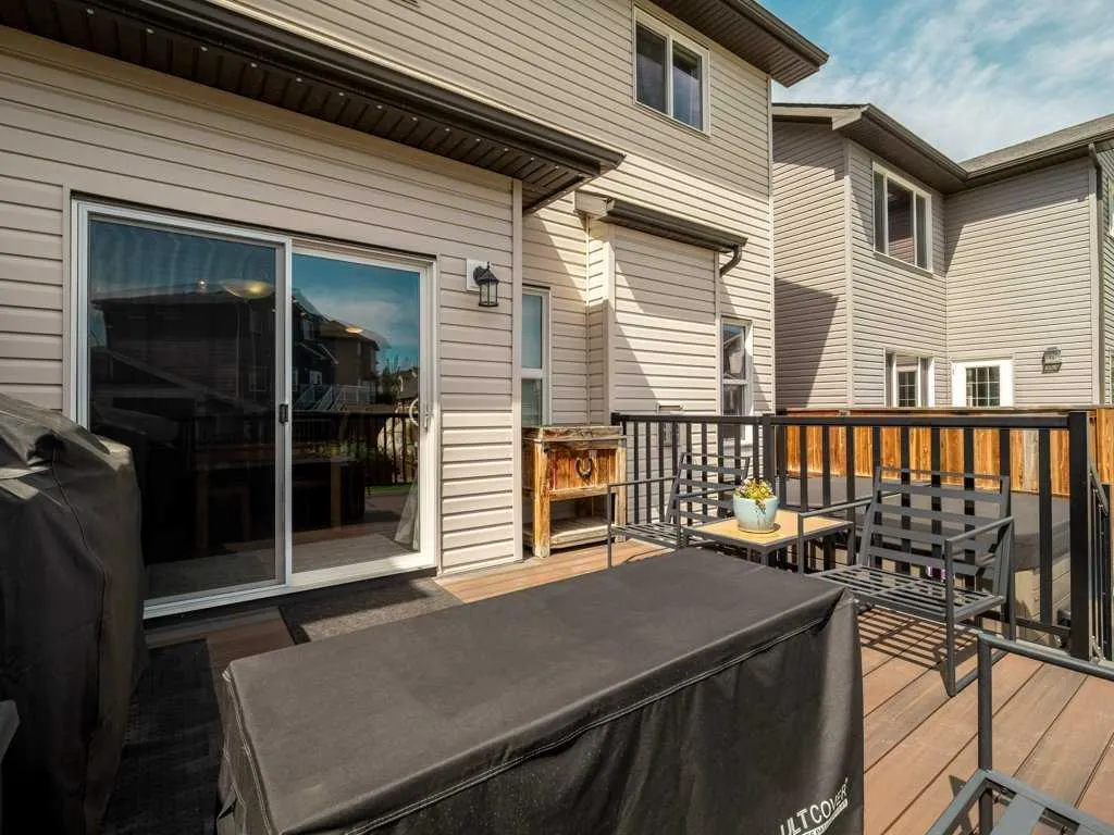 386 Moonlight Way W