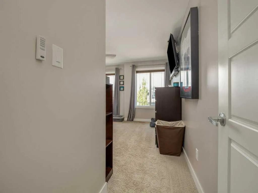 386 Moonlight Way W