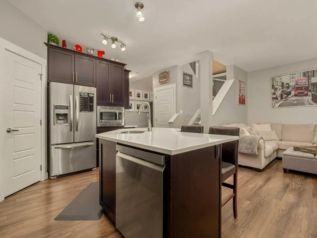 386 Moonlight Way W