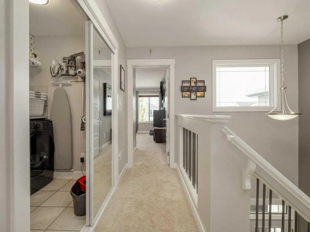 386 Moonlight Way W