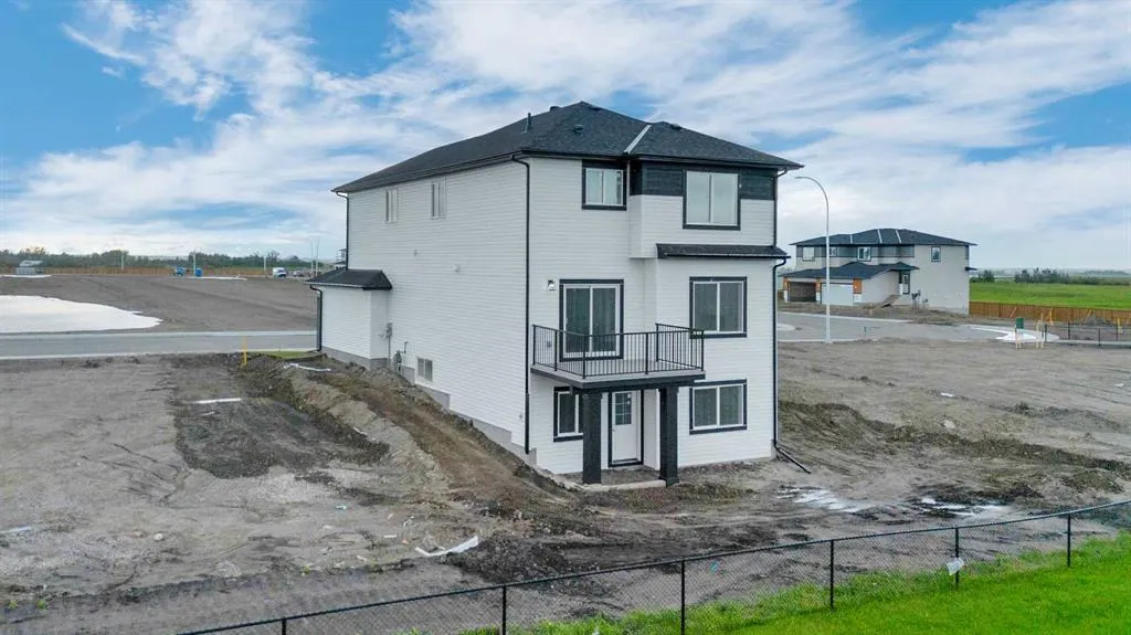112 Lakewood Crescent