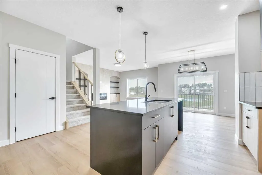112 Lakewood Crescent