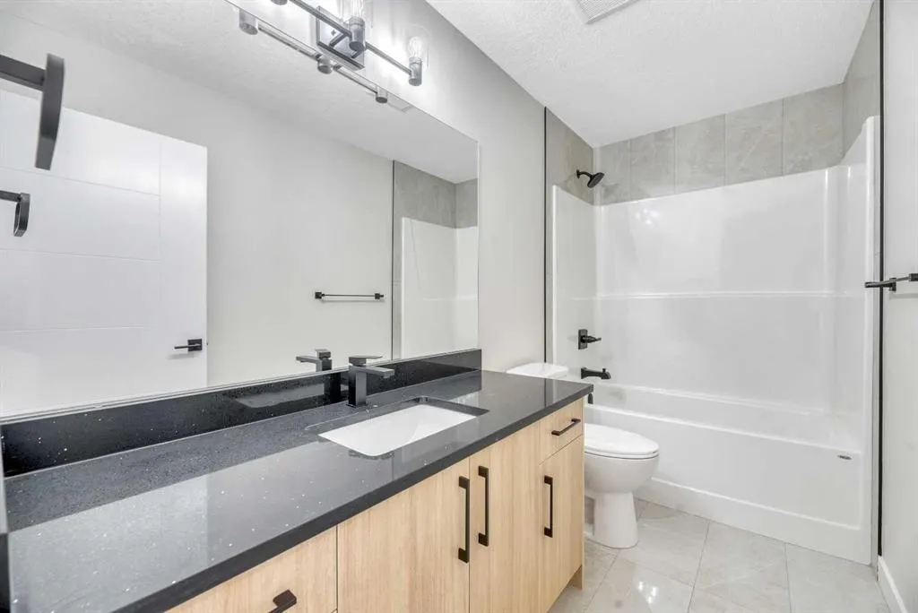 112 Lakewood Crescent