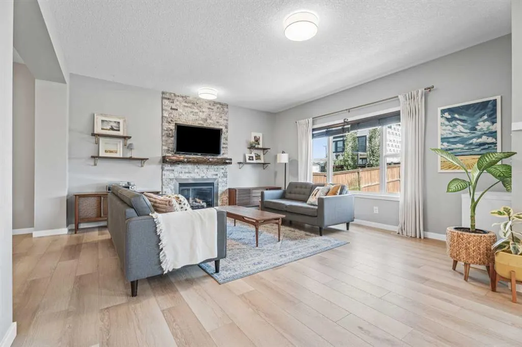 6 Storm Mountain Place