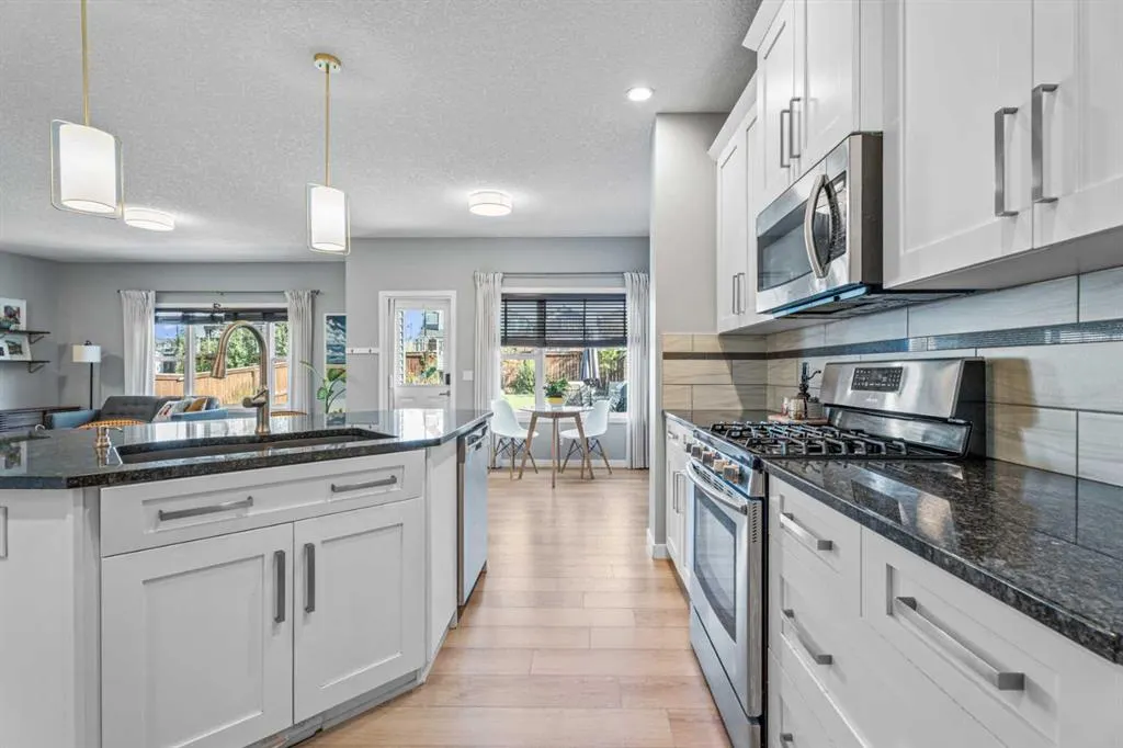 6 Storm Mountain Place