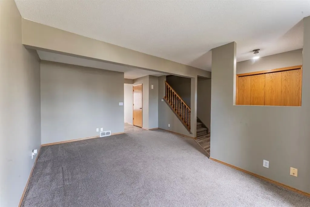 16 Davis Close