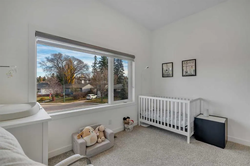 2327B Osborne Crescent SW