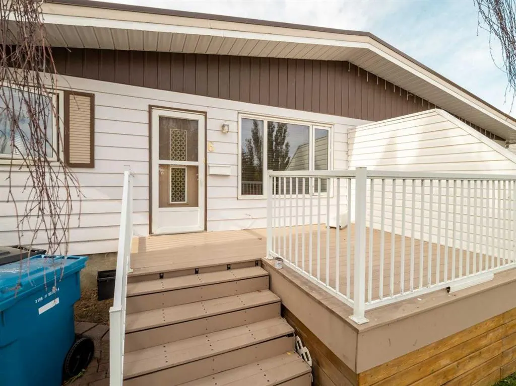 6 Cayuga Crescent W