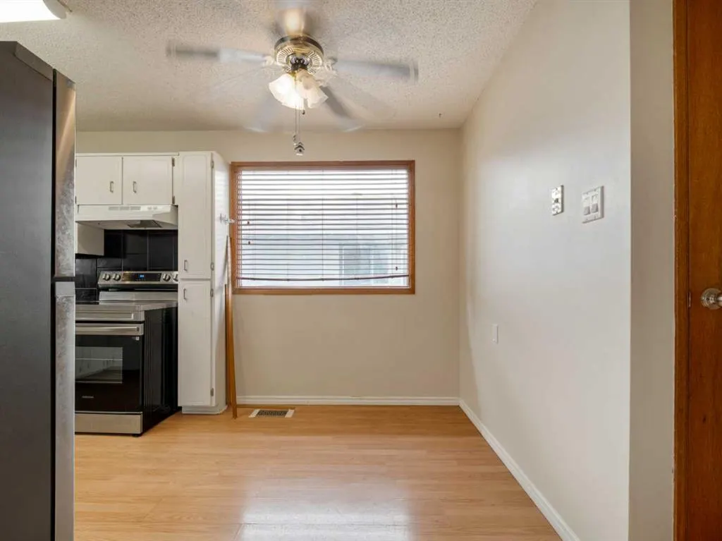6 Cayuga Crescent W