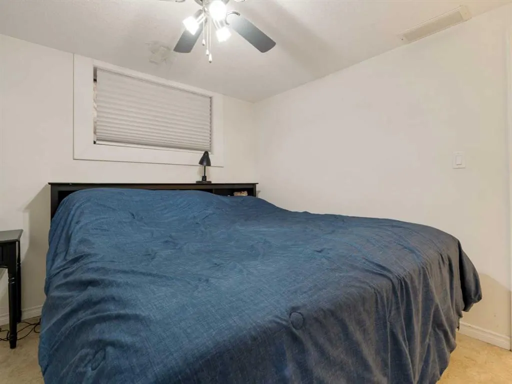 6 Cayuga Crescent W