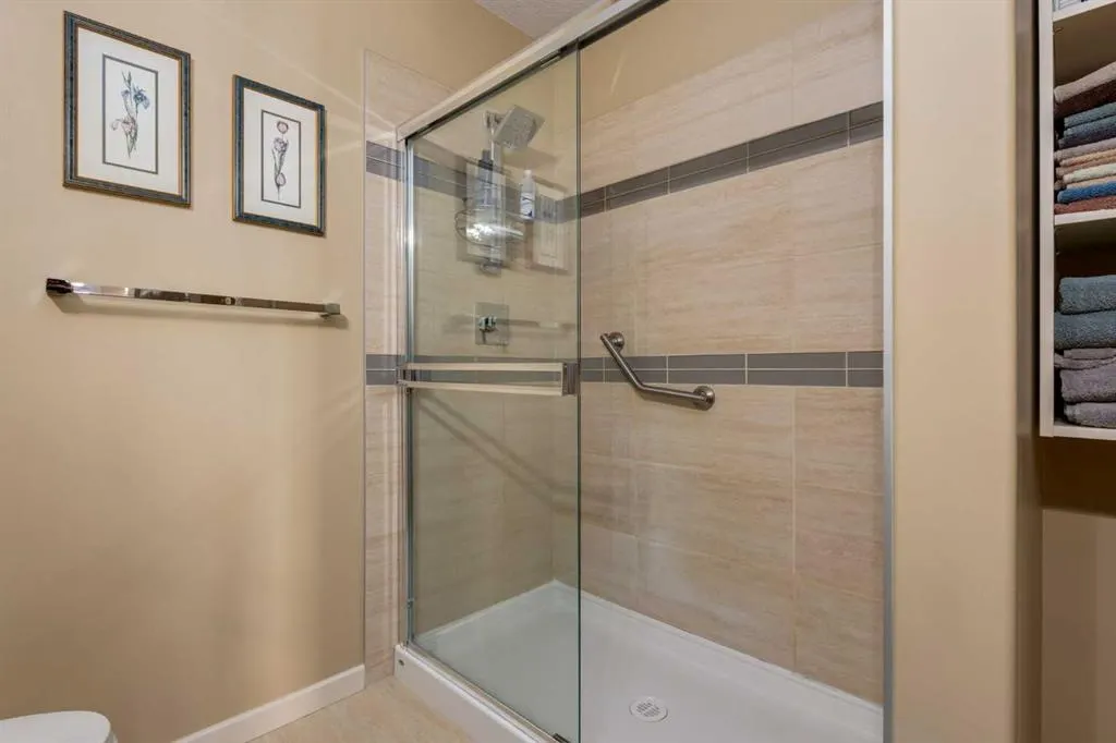 103 Valley Ridge Manor NW #204