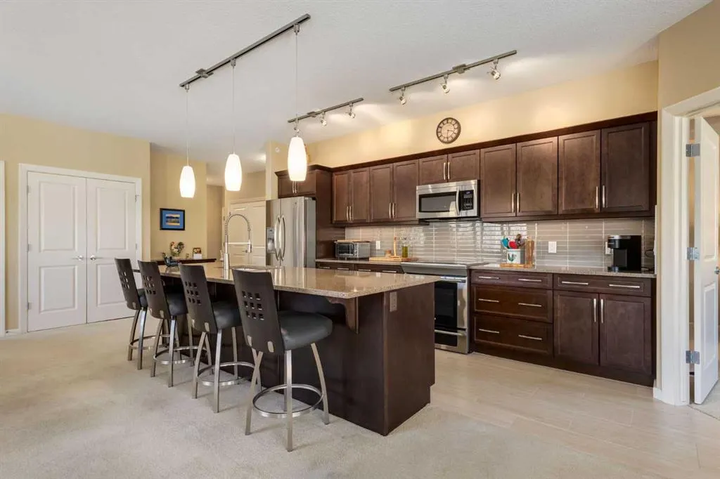 103 Valley Ridge Manor NW #204