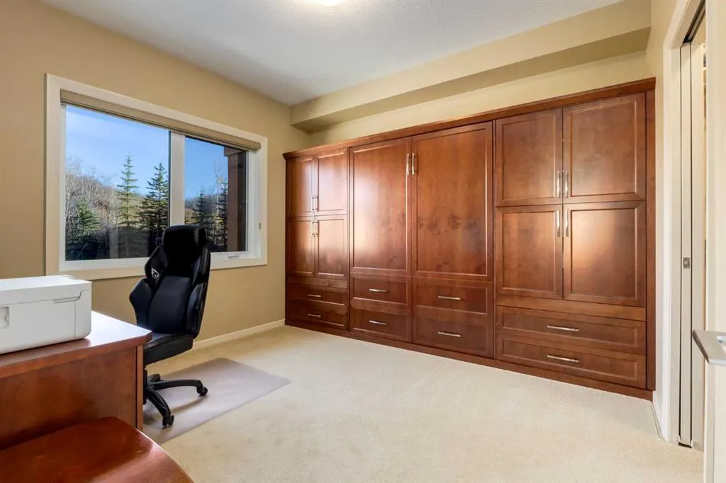 103 Valley Ridge Manor NW #204