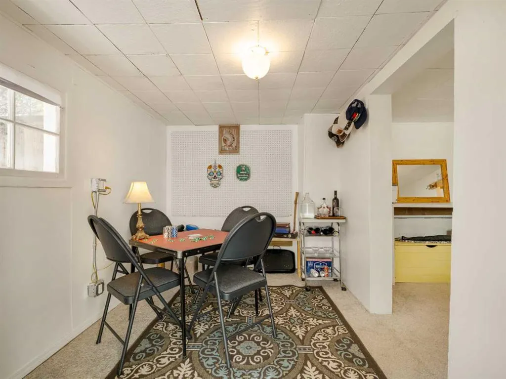 1306 9 Street N