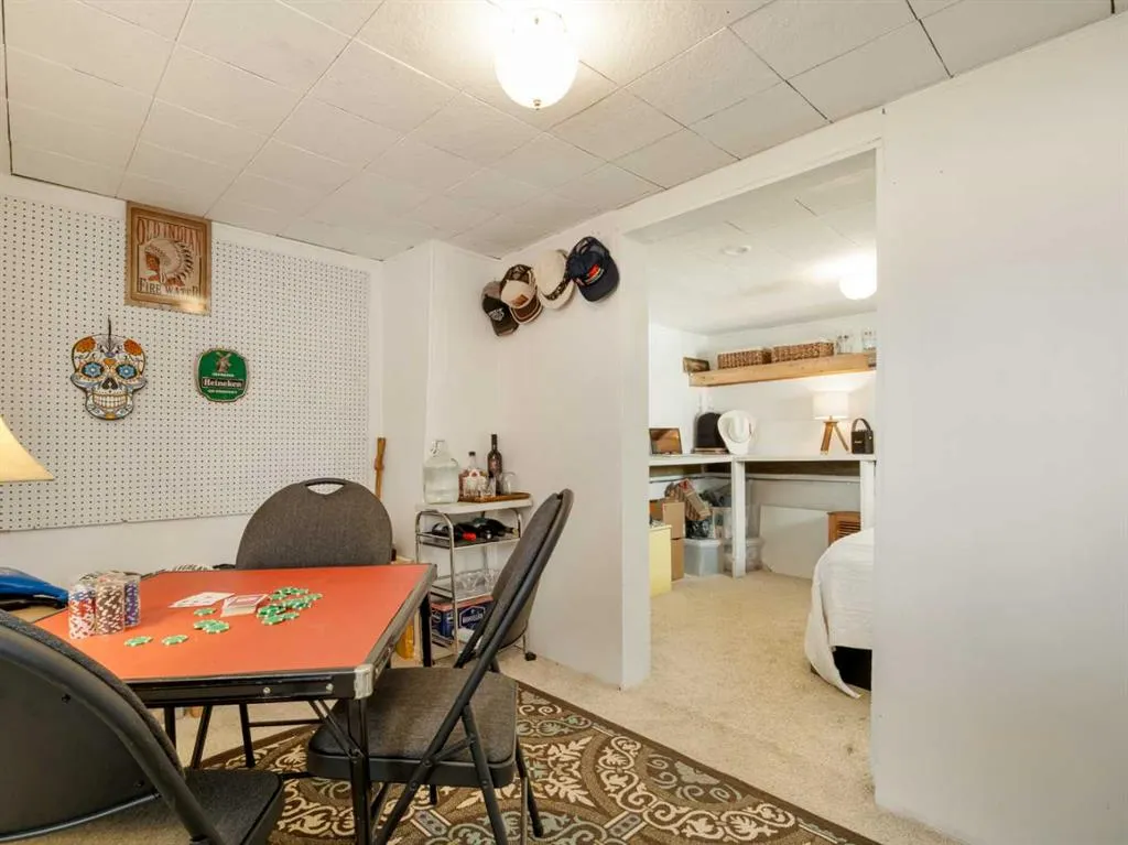 1306 9 Street N