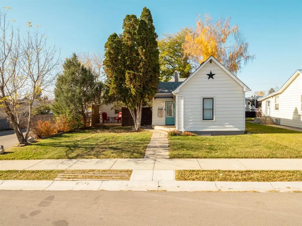 1306 9 Street N