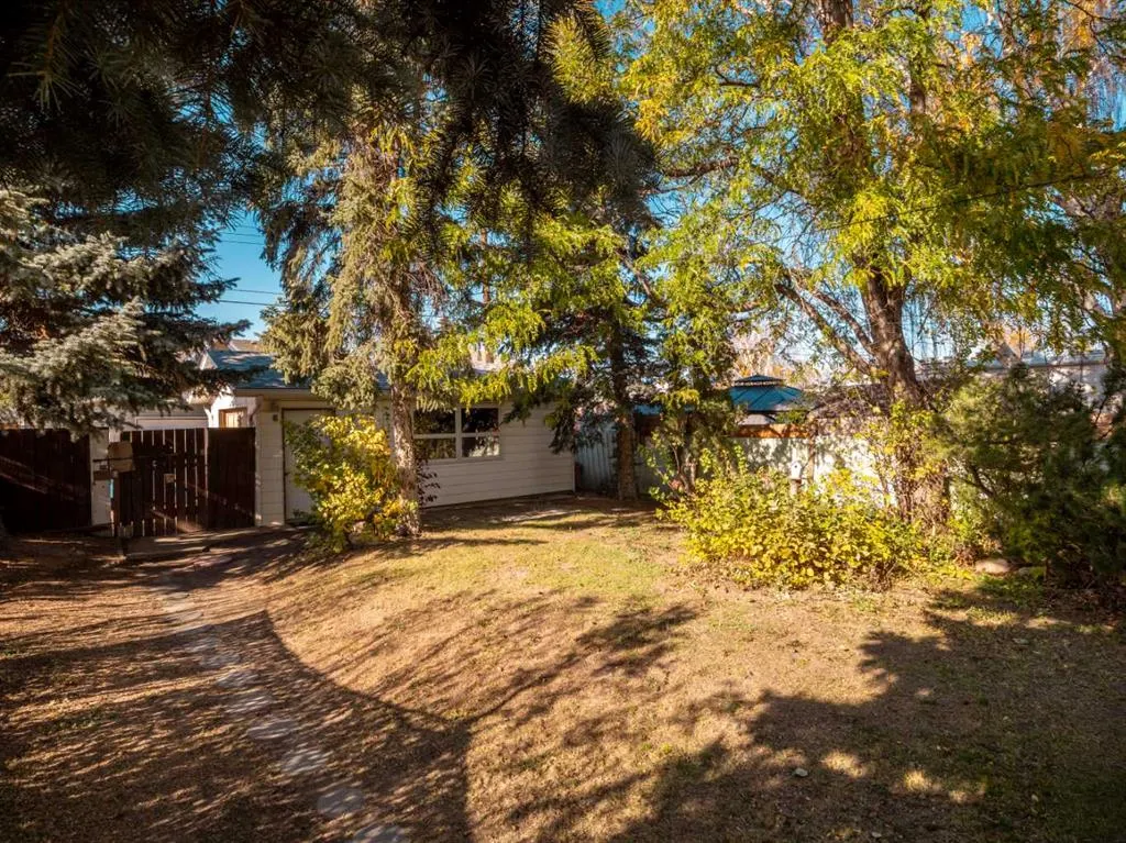 1306 9 Street N
