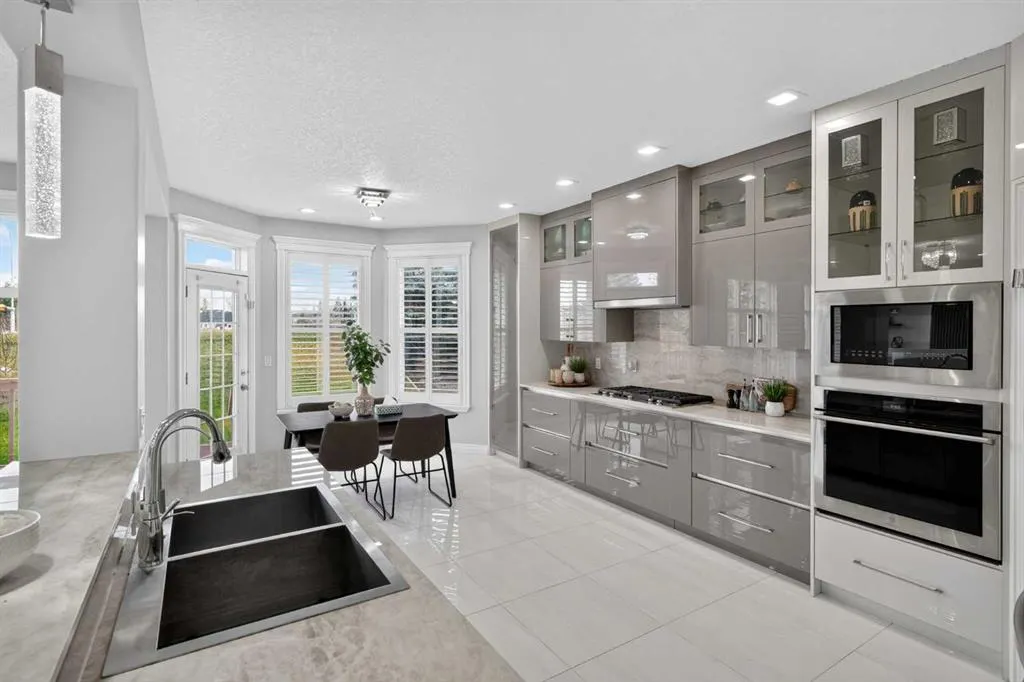 1433 Strathcona Drive SW