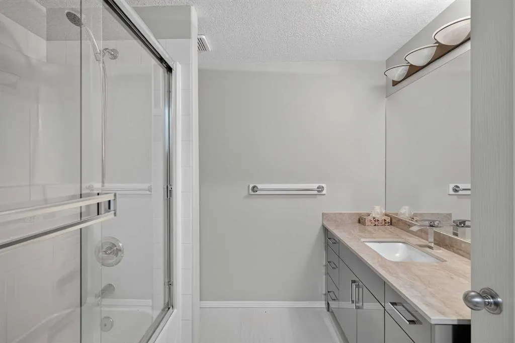 1433 Strathcona Drive SW