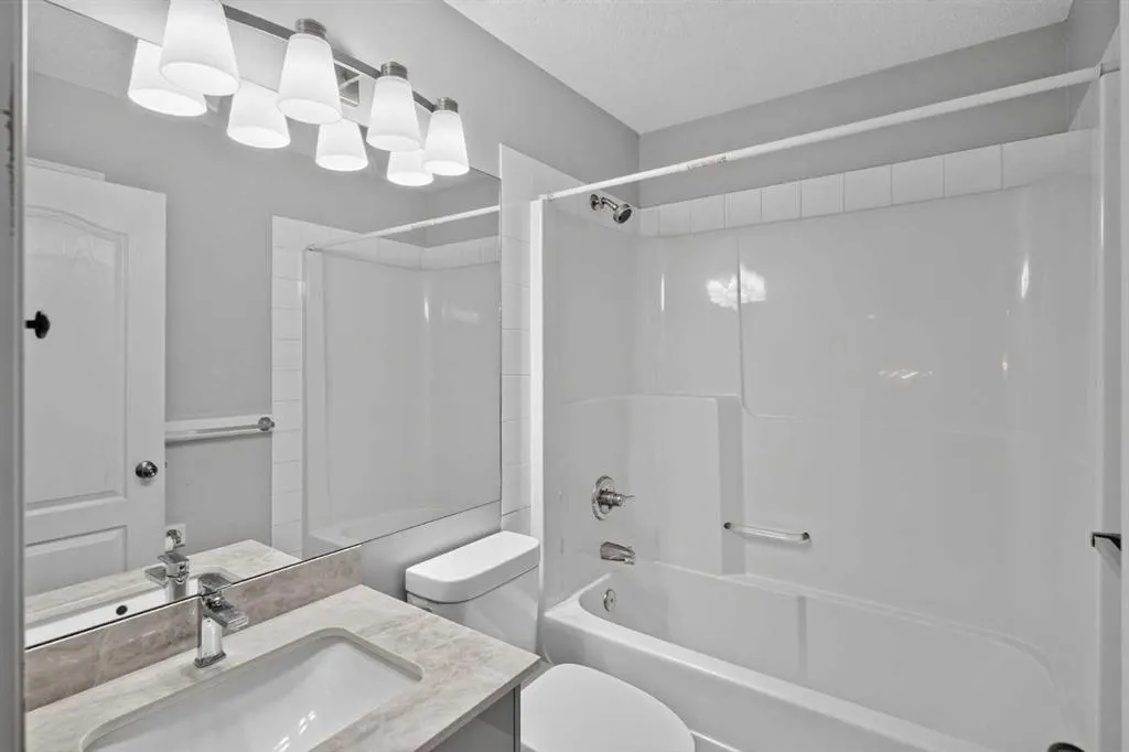 1433 Strathcona Drive SW