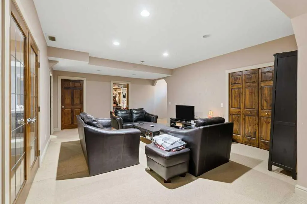 30 Aspen Stone Road SW