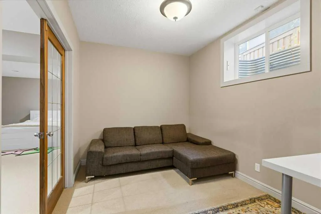 30 Aspen Stone Road SW