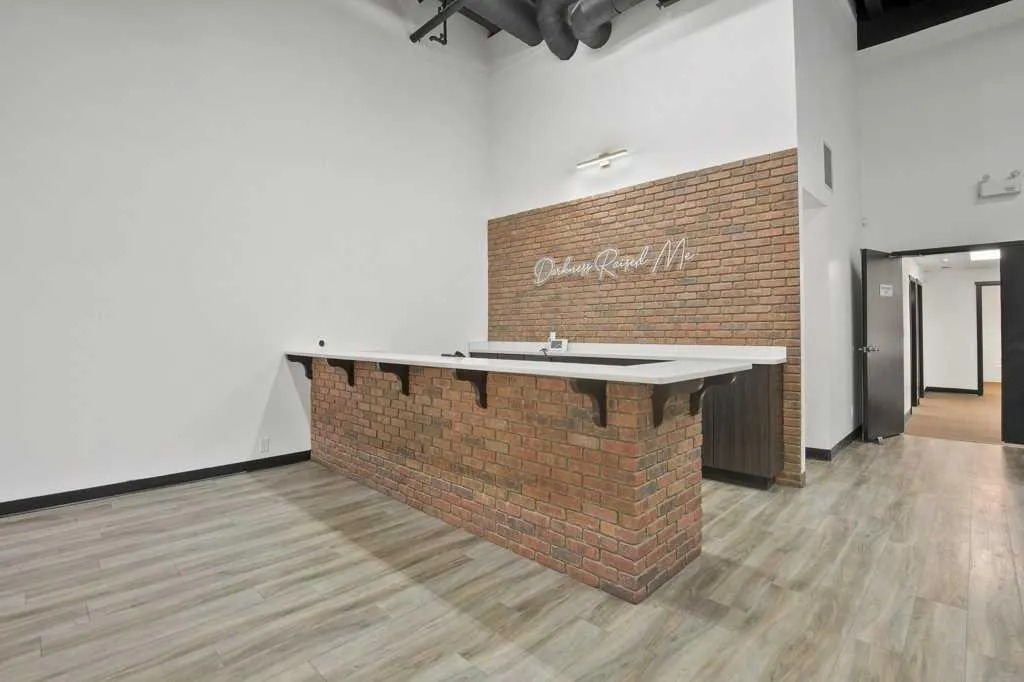 5301 43 Street #116