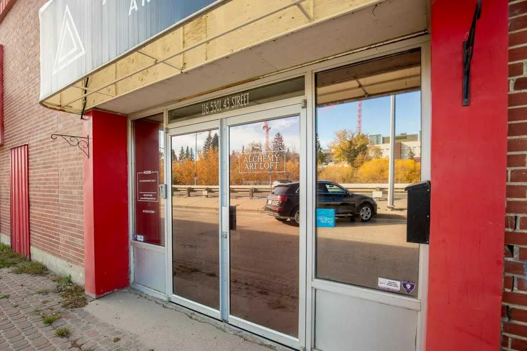 5301 43 Street #116