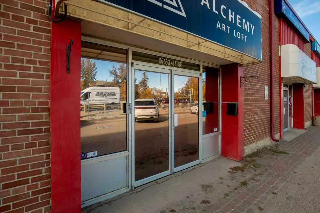 5301 43 Street #116